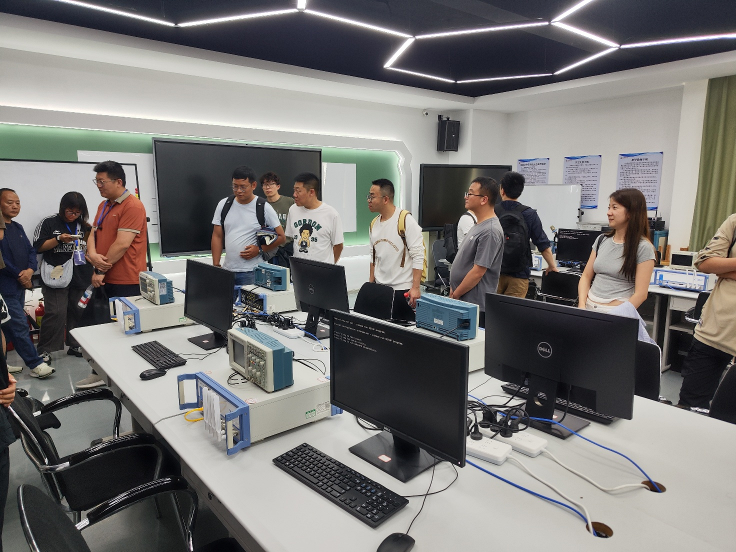 云南省广播电视技能竞赛学员到我院实地参观教学